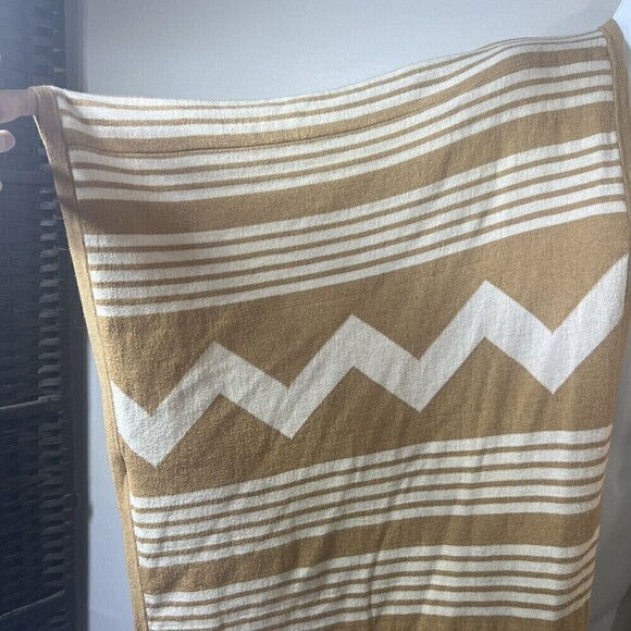 Mossimo Wrap/Shawl/Poncho Open Front  Southwestern Knit Mustard And White OSFM - Picture 3 of 9